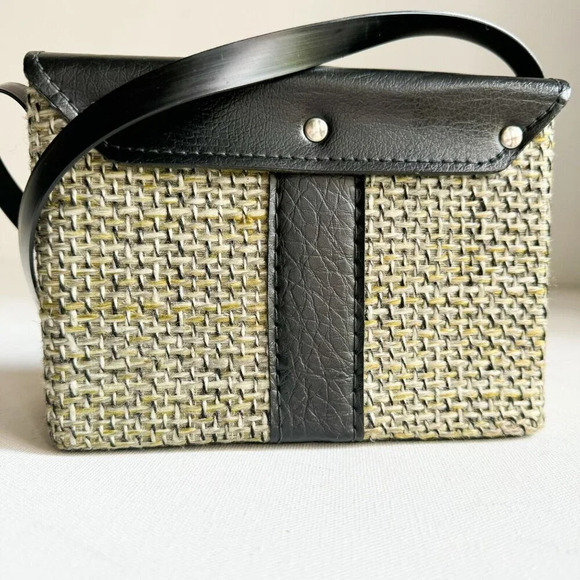 Small Tweed Detail Small Cameral Bag w  Crossbody Strap - Picture 6 of 8